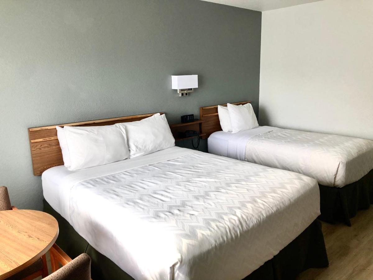 Super 8 By Wyndham Fort Bragg Eksteriør billede