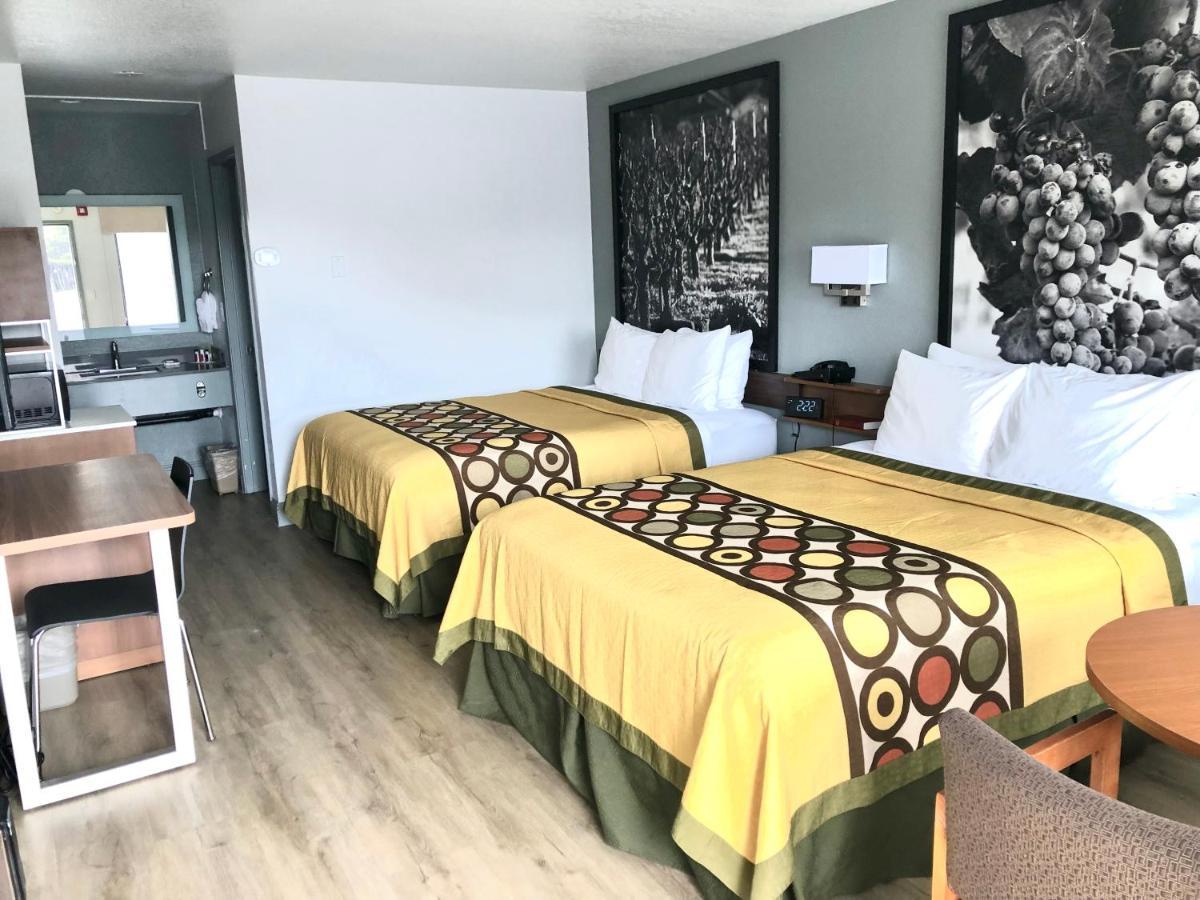 Super 8 By Wyndham Fort Bragg Eksteriør billede