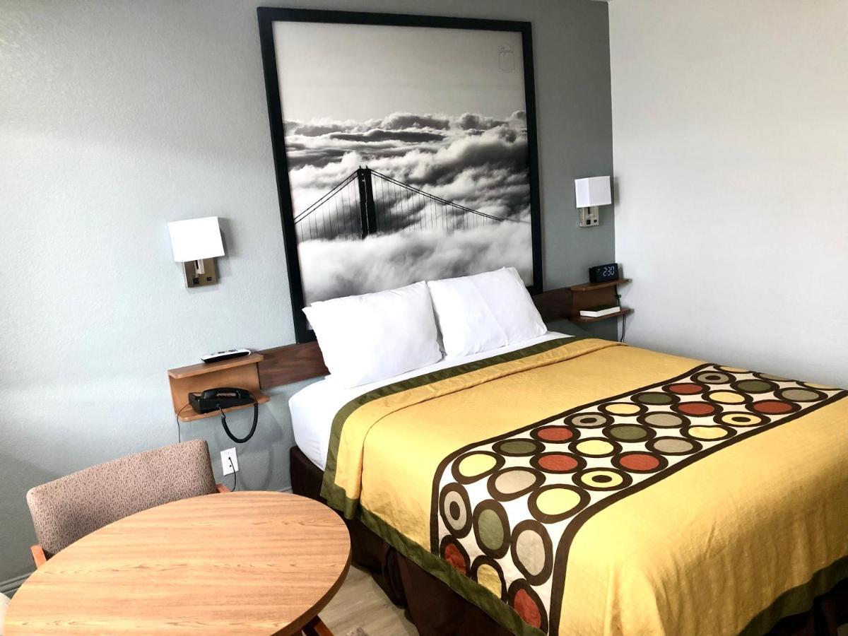Super 8 By Wyndham Fort Bragg Eksteriør billede