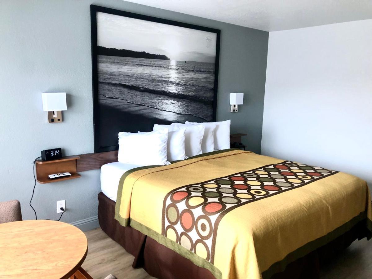 Super 8 By Wyndham Fort Bragg Eksteriør billede