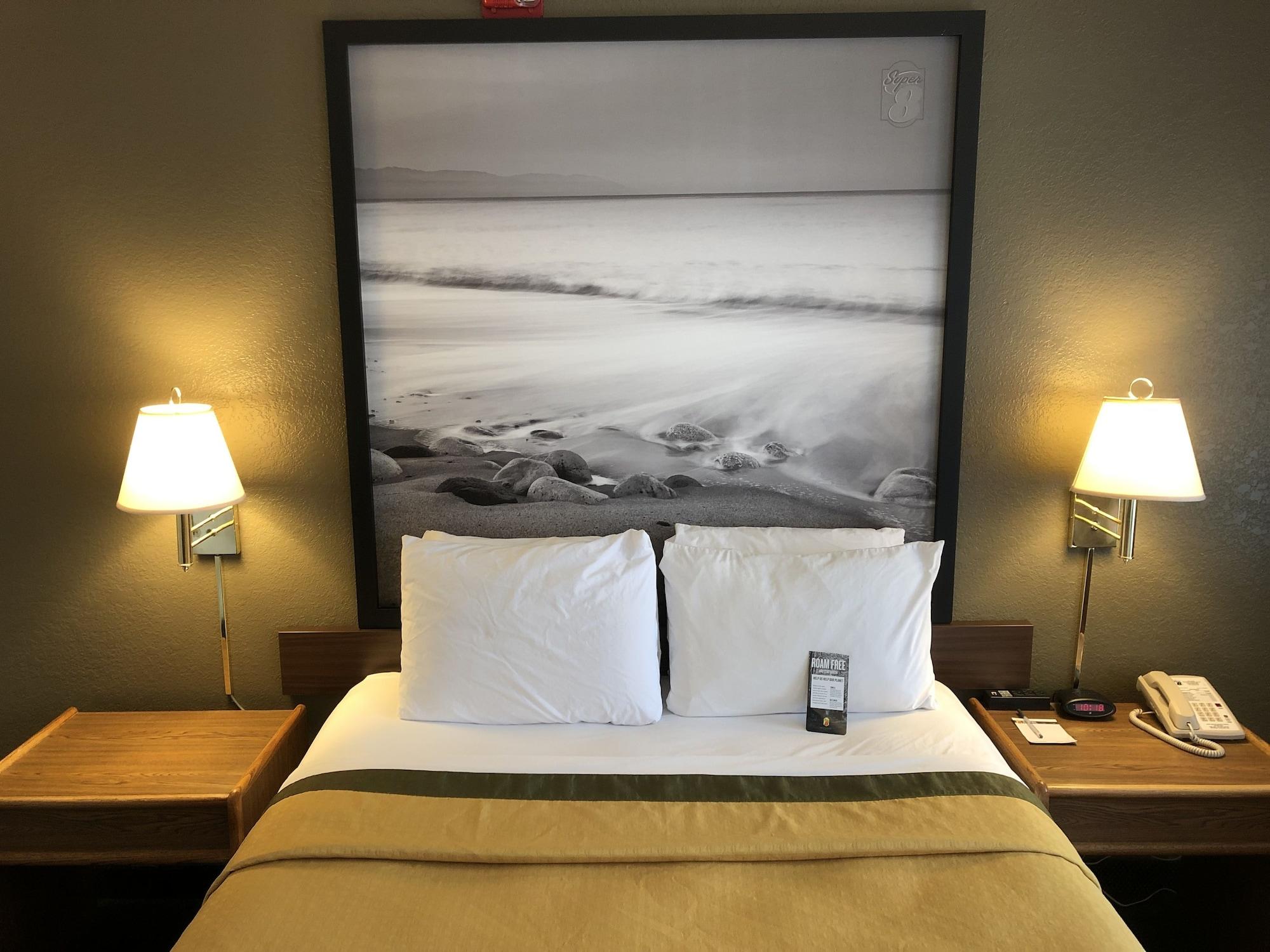 Super 8 By Wyndham Fort Bragg Eksteriør billede
