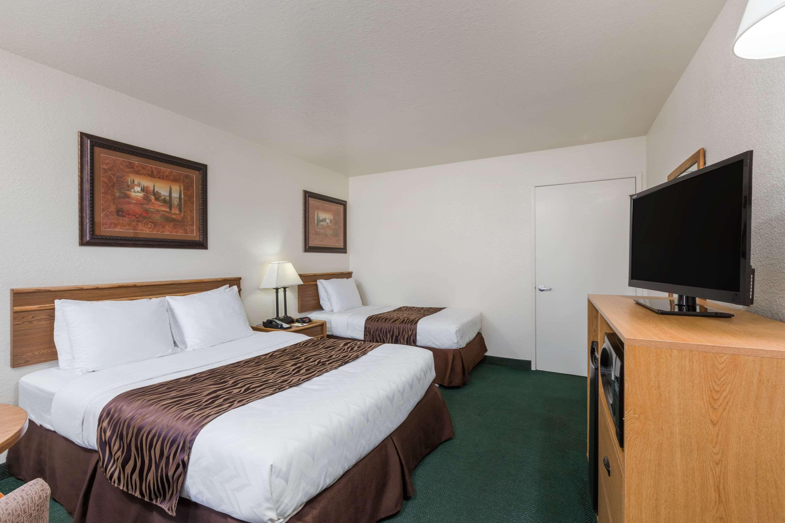 Super 8 By Wyndham Fort Bragg Eksteriør billede