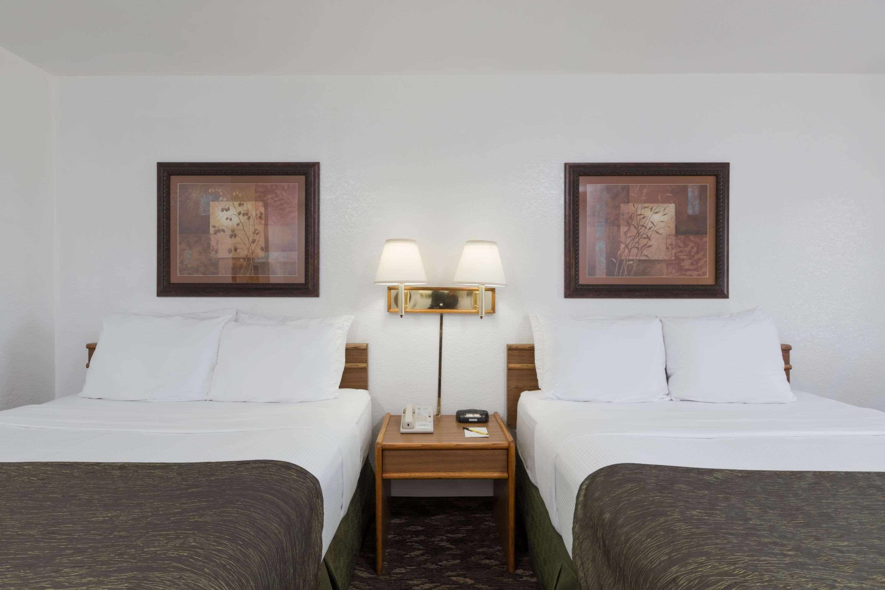 Super 8 By Wyndham Fort Bragg Eksteriør billede