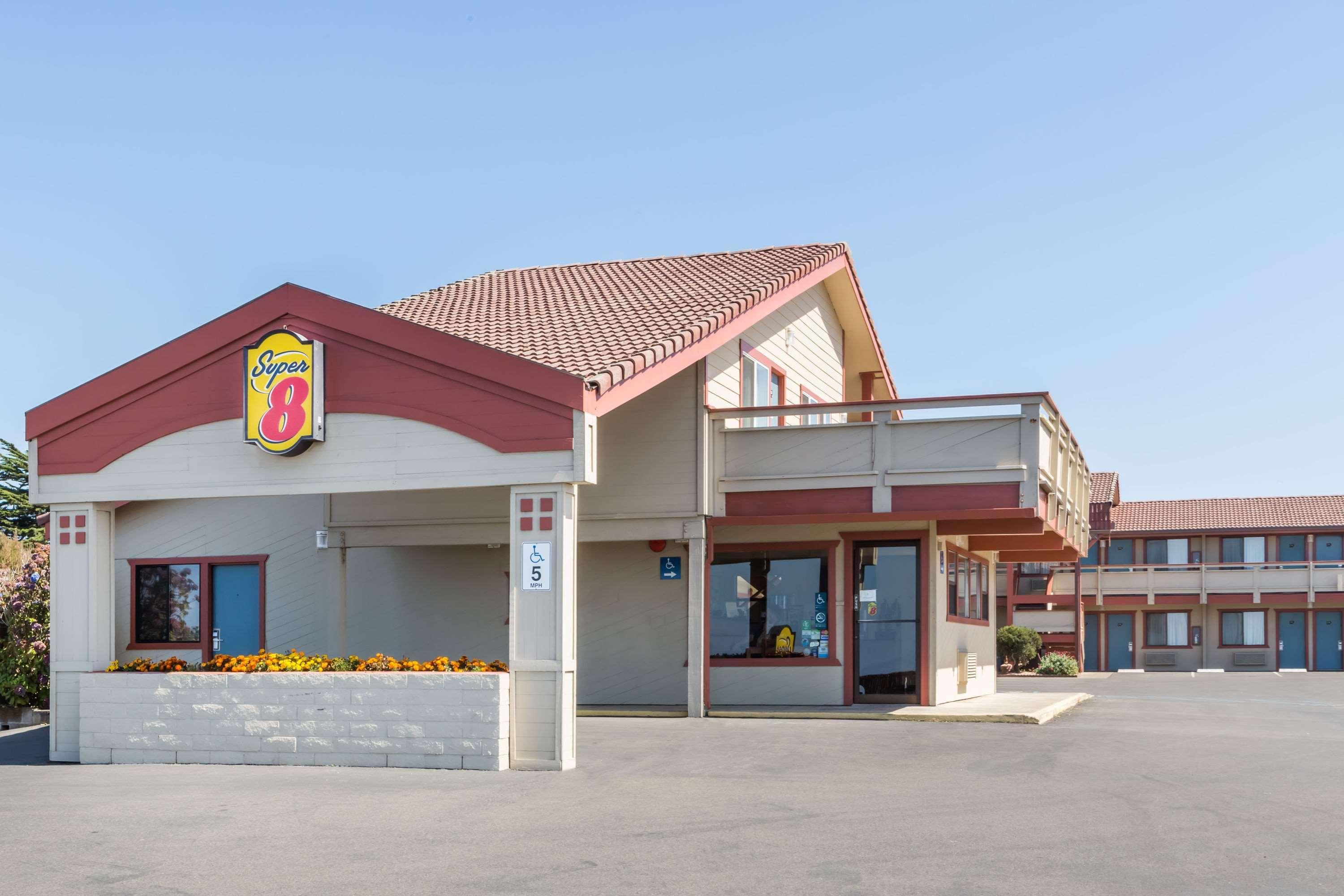 Super 8 By Wyndham Fort Bragg Eksteriør billede