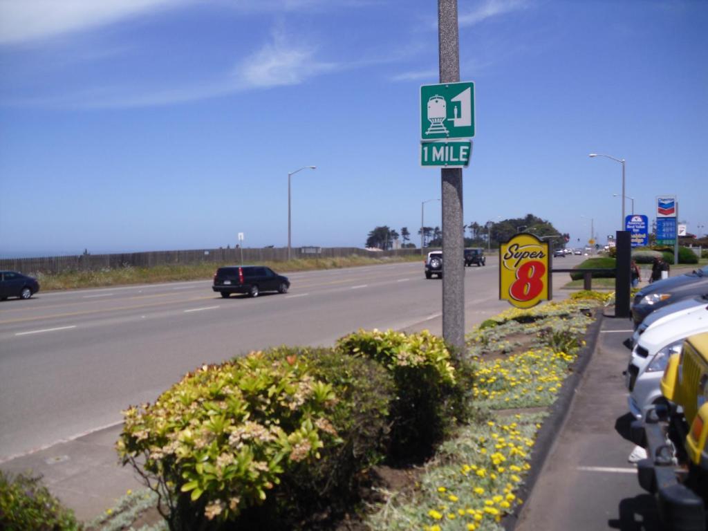 Super 8 By Wyndham Fort Bragg Eksteriør billede