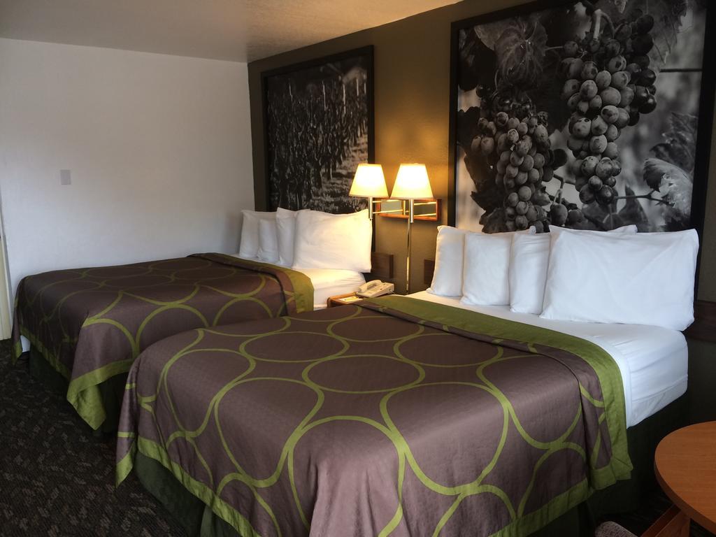 Super 8 By Wyndham Fort Bragg Eksteriør billede