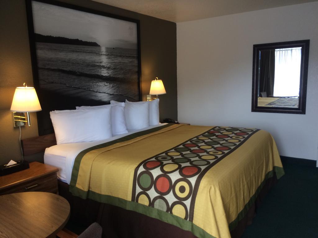 Super 8 By Wyndham Fort Bragg Eksteriør billede